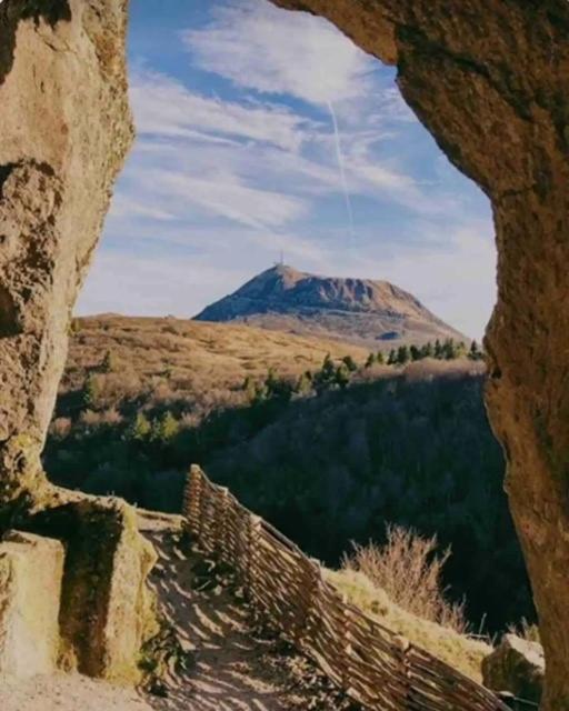 Un havre de paix à la campagne près Vulcania La Goutelle Esterno foto